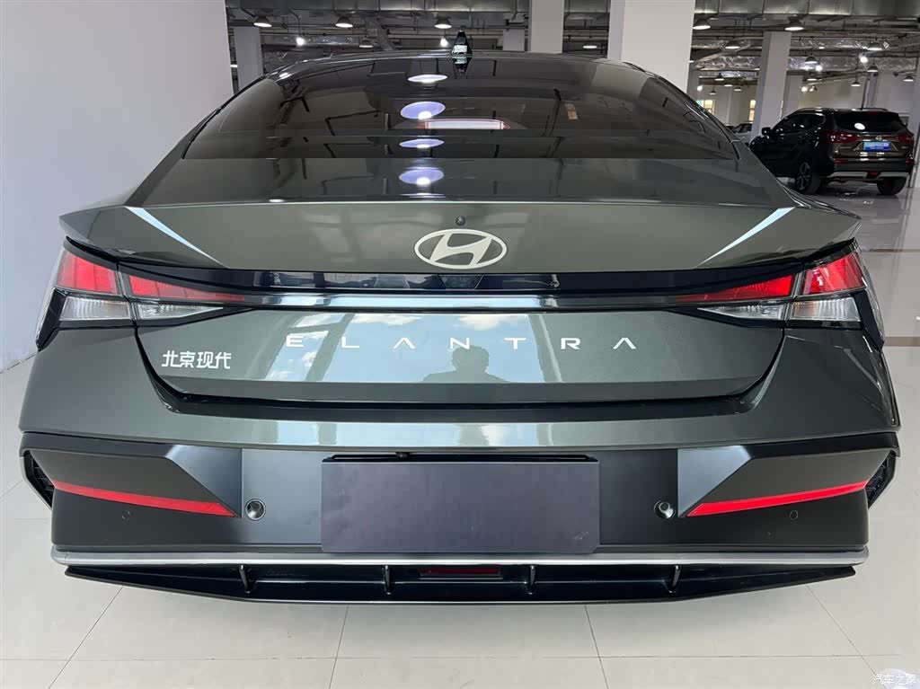 Hyundai Elantra, 2023 все фото