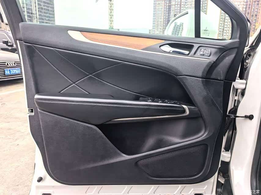Lincoln MKC, 2015 10
