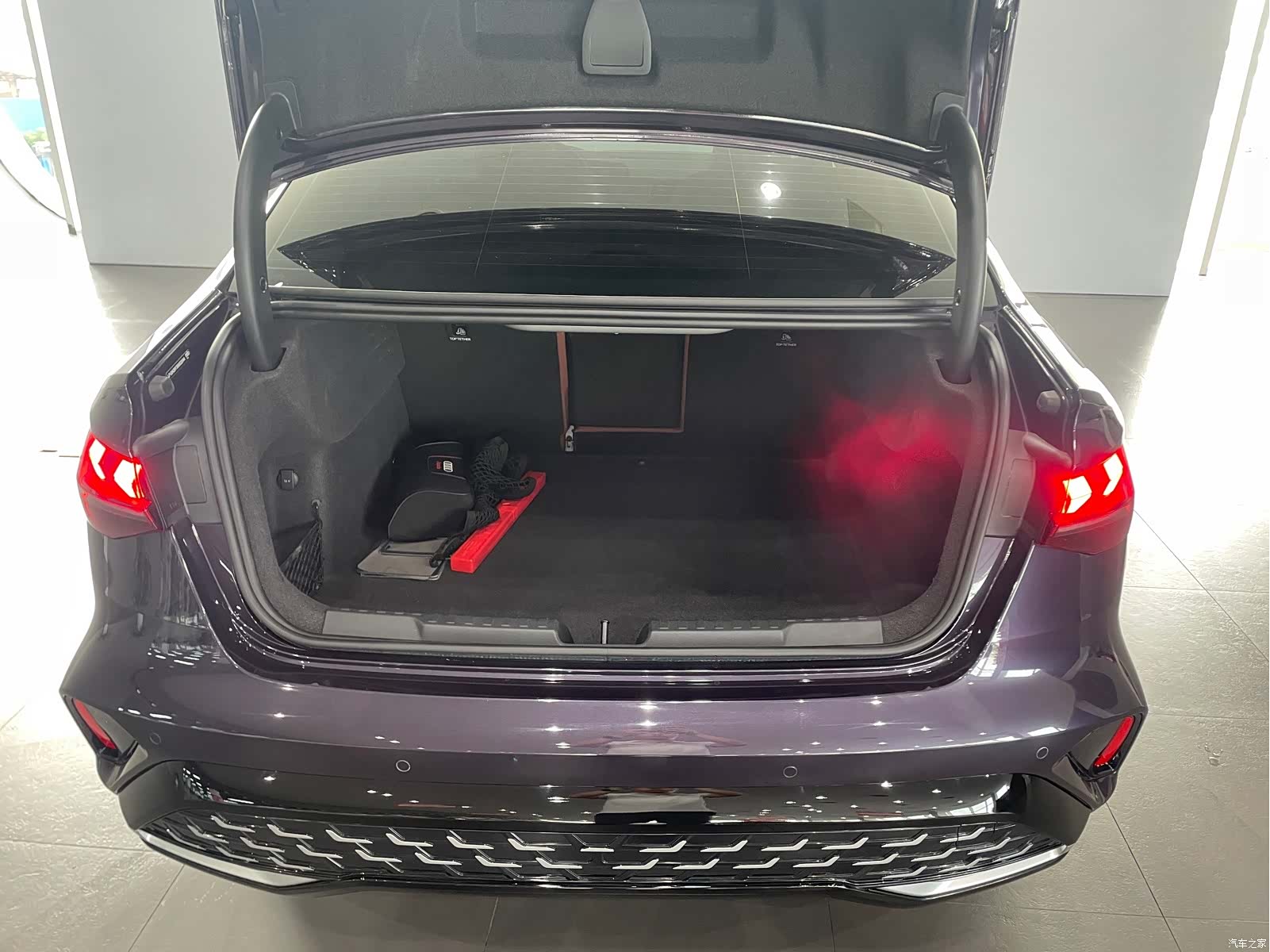 Audi Flying Spur, 2025 8