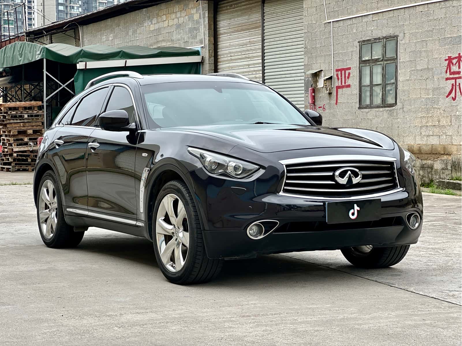 Infiniti FX37, 2012 3