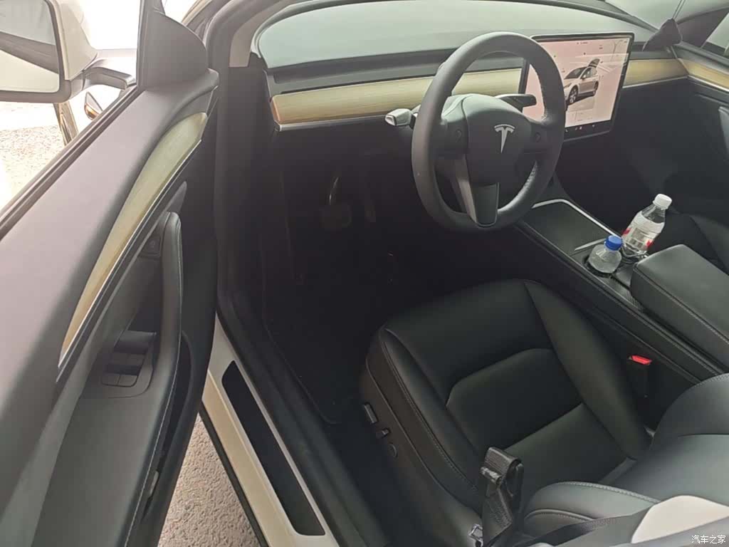 Tesla Model Y, 2023 16