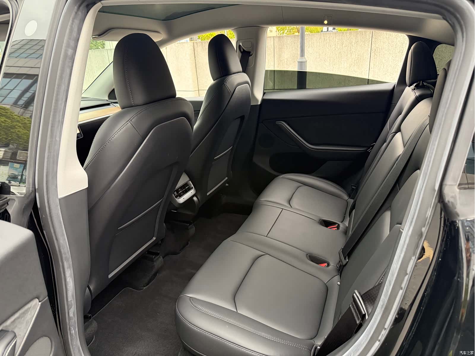 Tesla Model Y, 2023 10