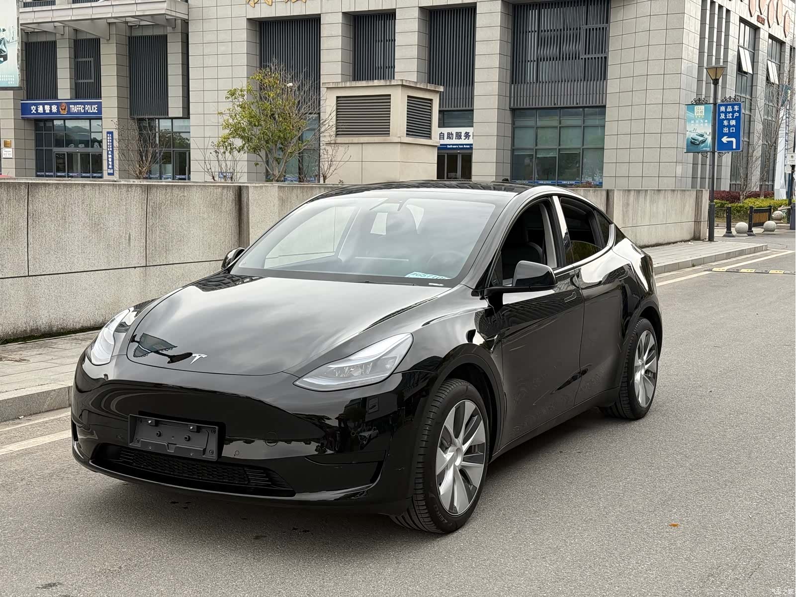 Tesla Model Y, 2023 1
