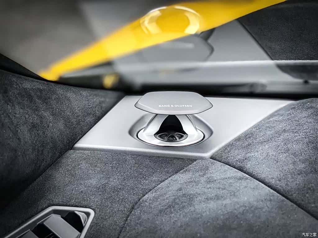Lamborghini Urus, 2023 18