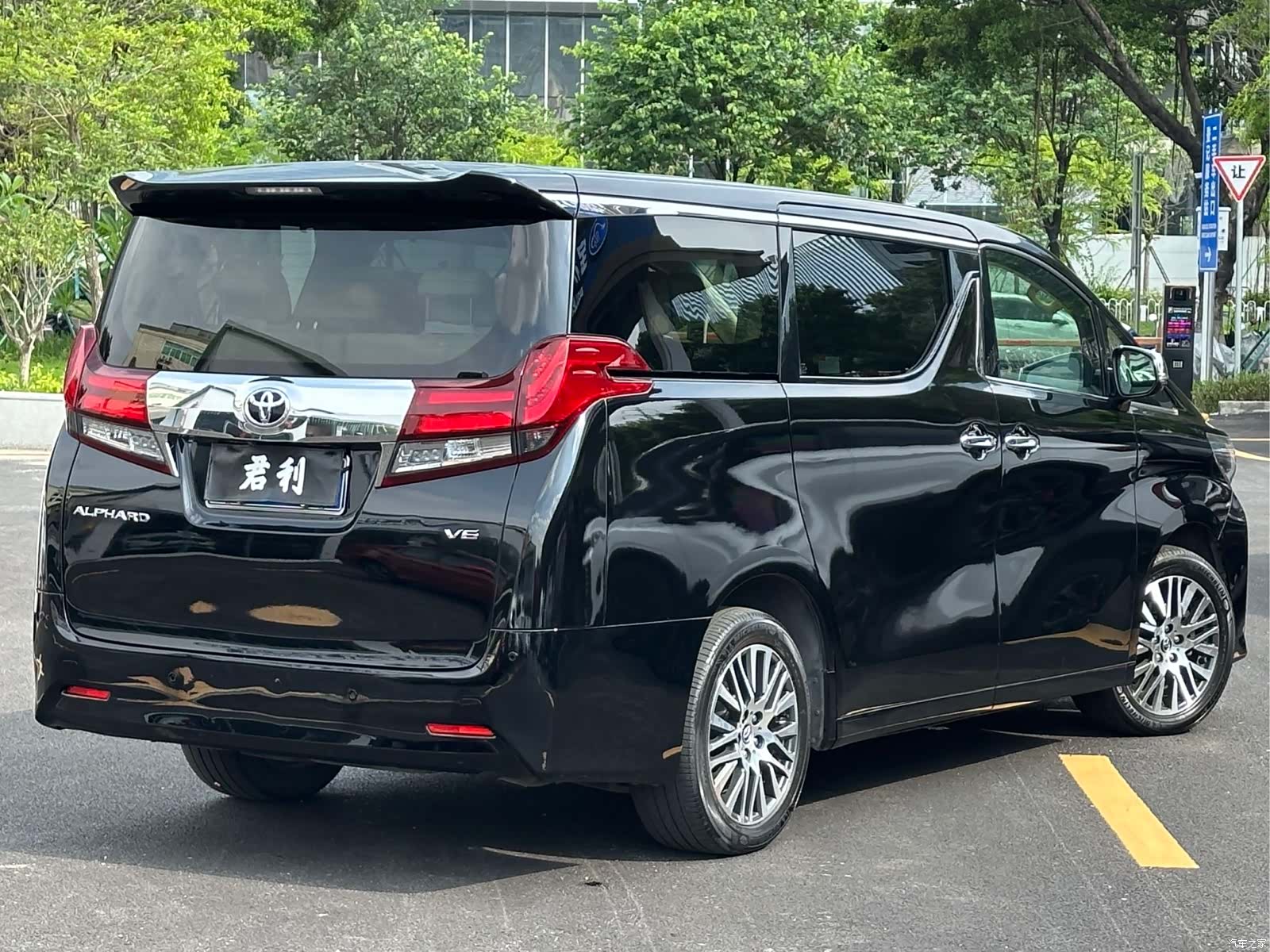 Toyota Alphard, 2018 4