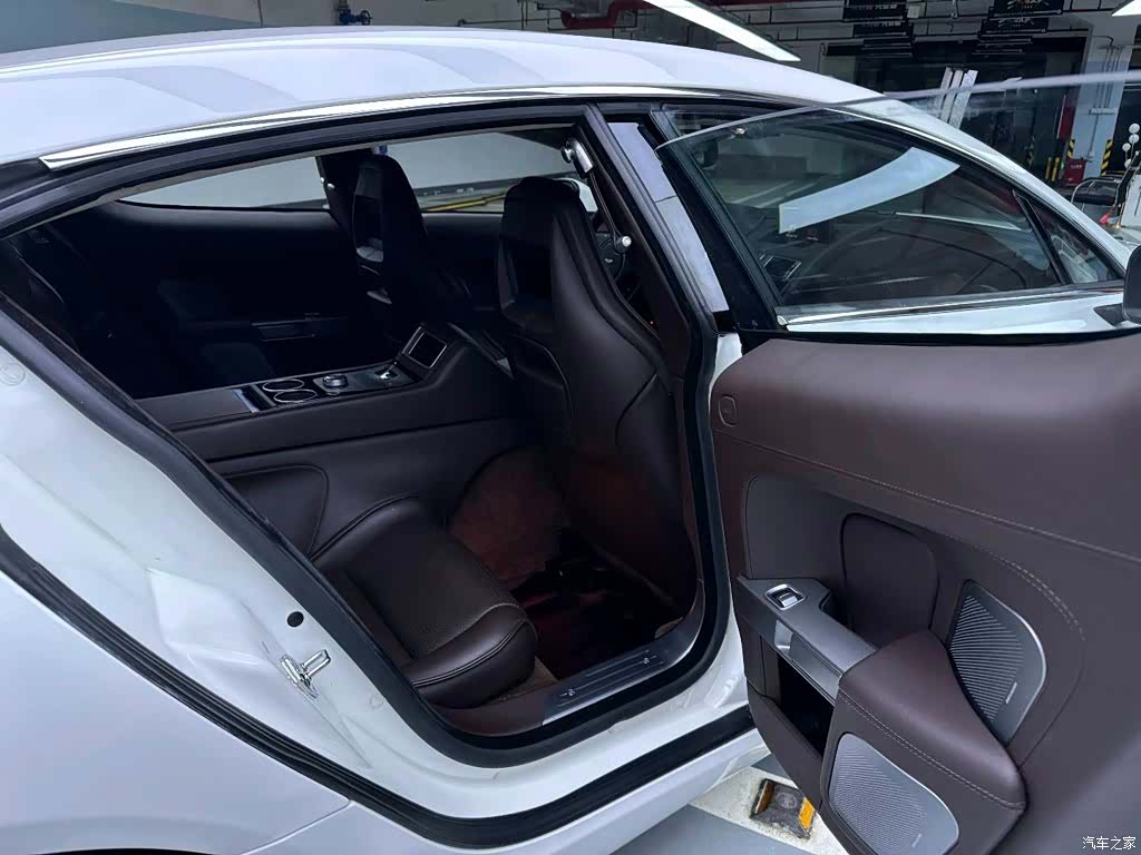 Aston Martin Rapide, 2017 11