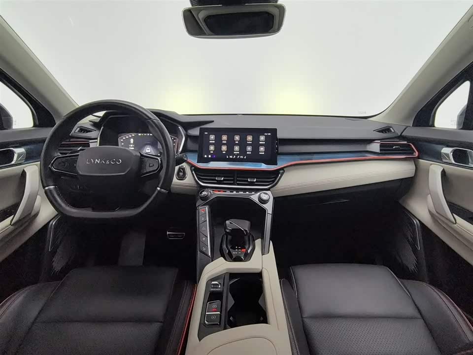 Lynk & Co 06
