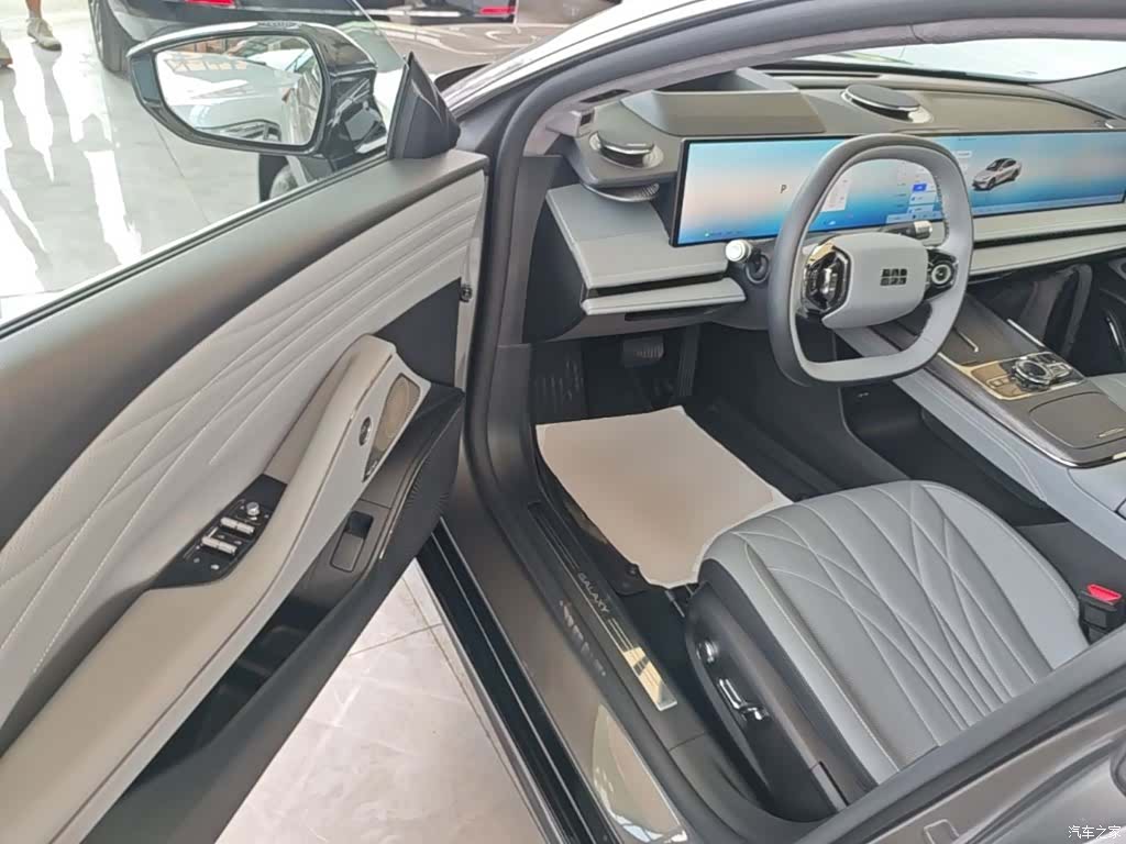 Geely E8, 2025 16