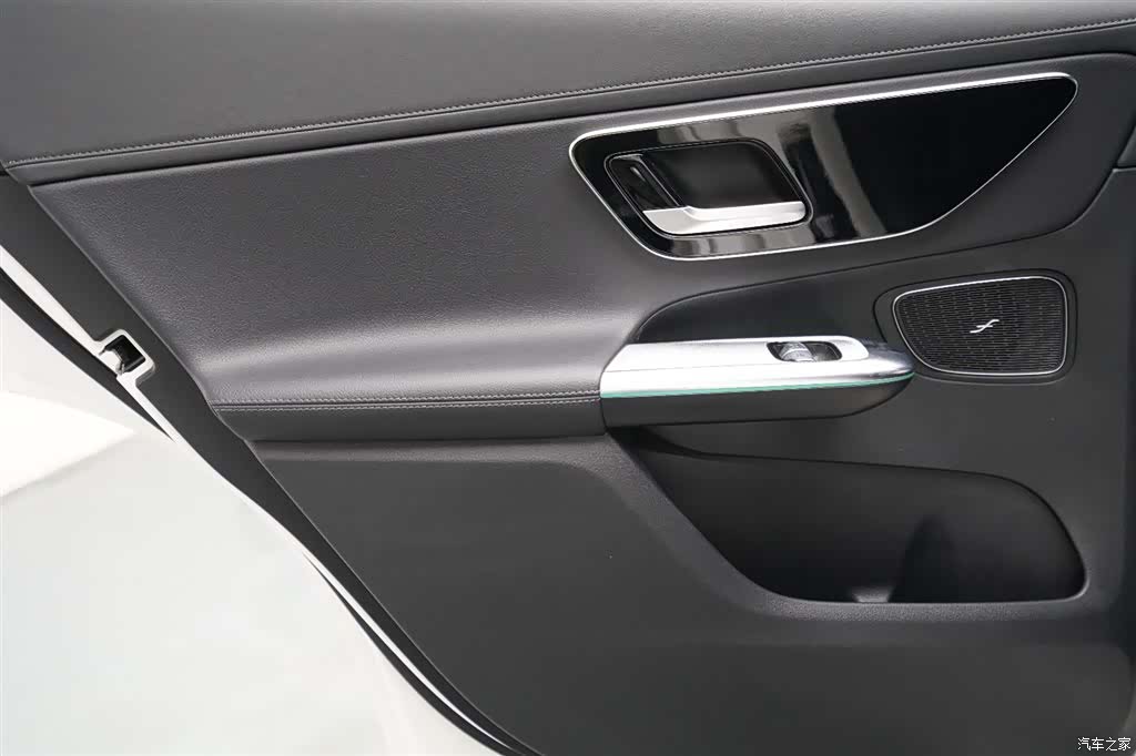 Mercedes-Benz GLC, 2024 14