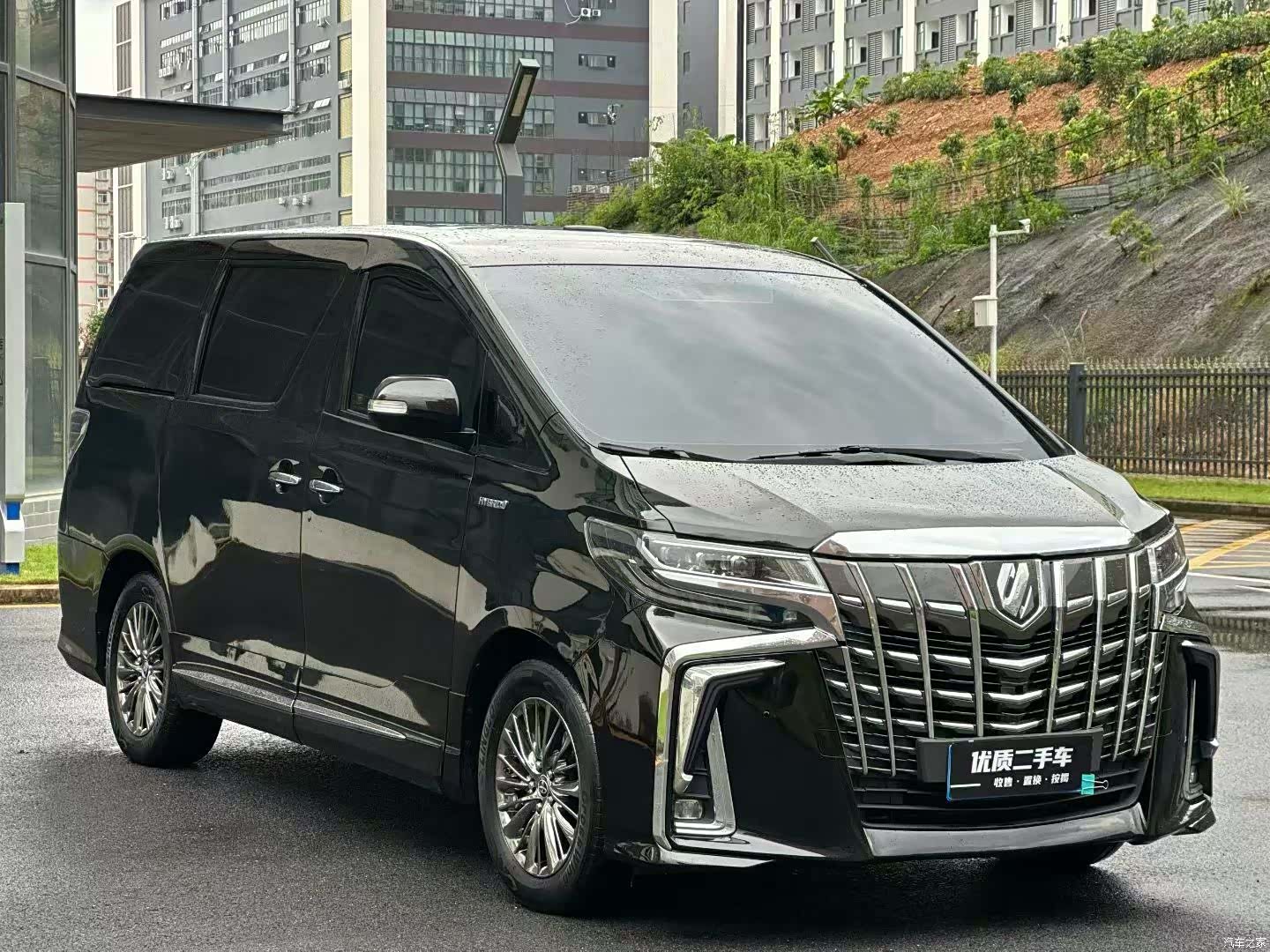 Toyota Alphard, 2012 3