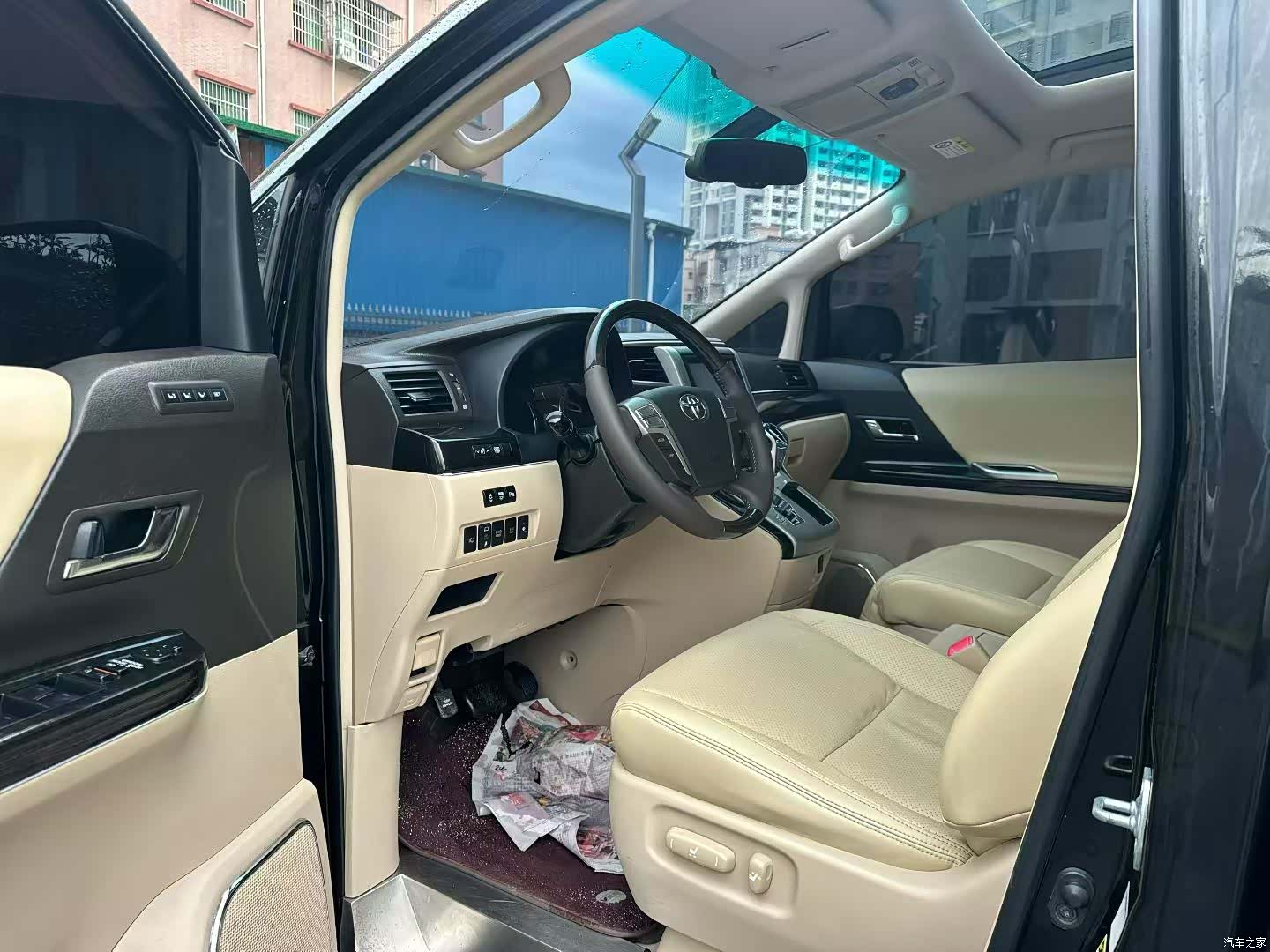 Toyota Alphard, 2012 4