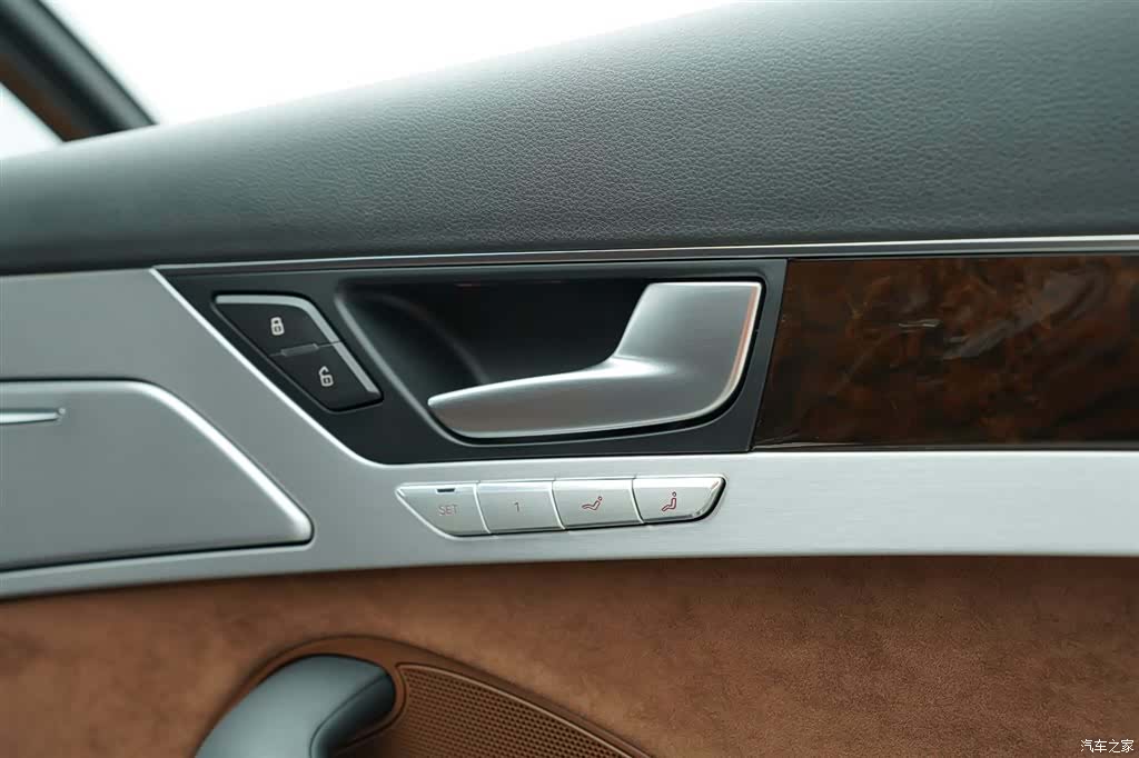Audi A8L, 2015 24