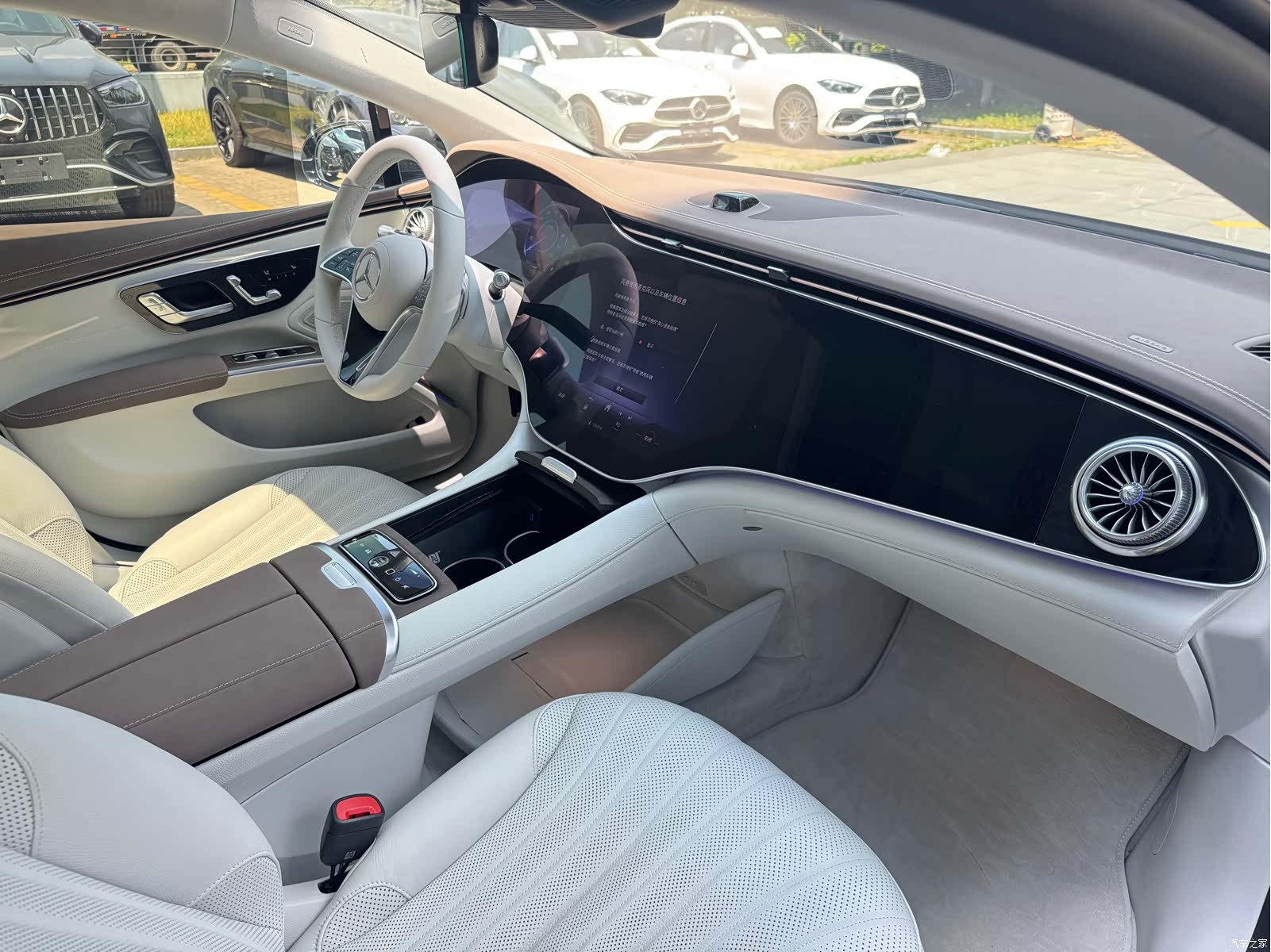 Mercedes-Benz EQS, 2024 15