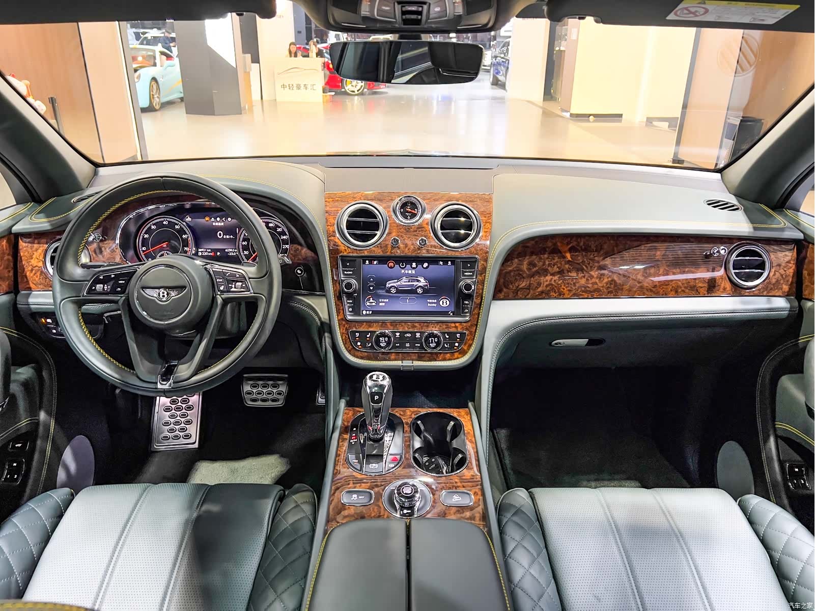 Bentley Bentayga, 2018 15
