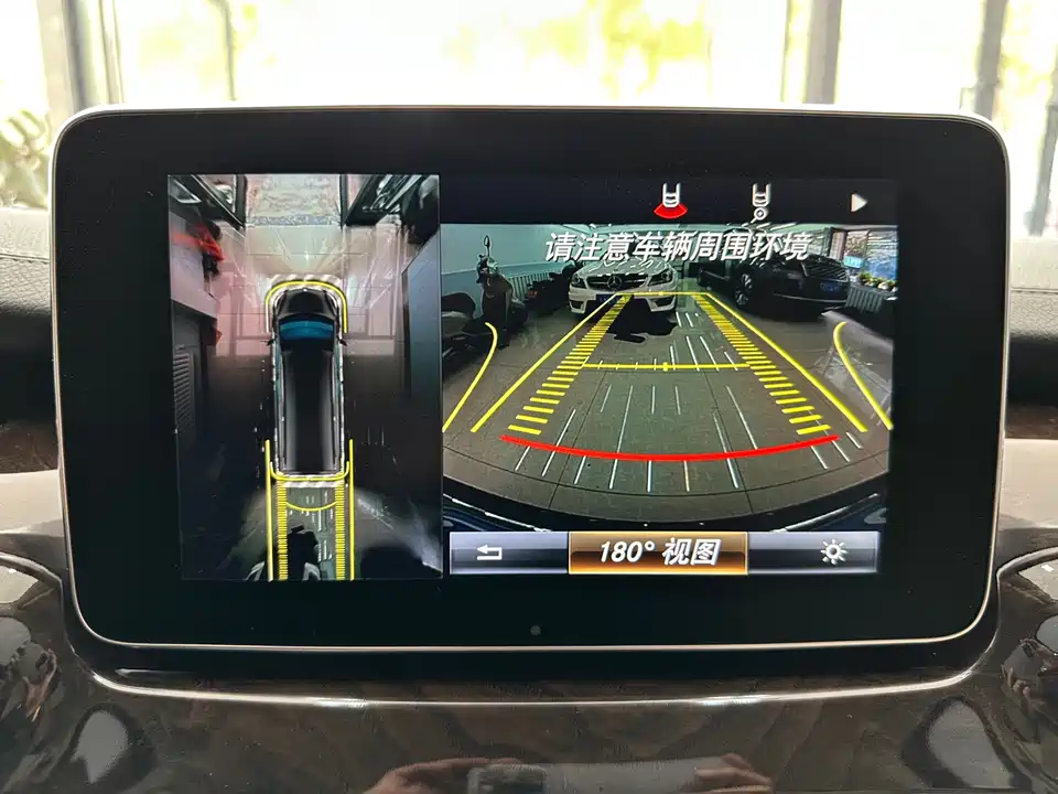 Mercedes-Benz V-class