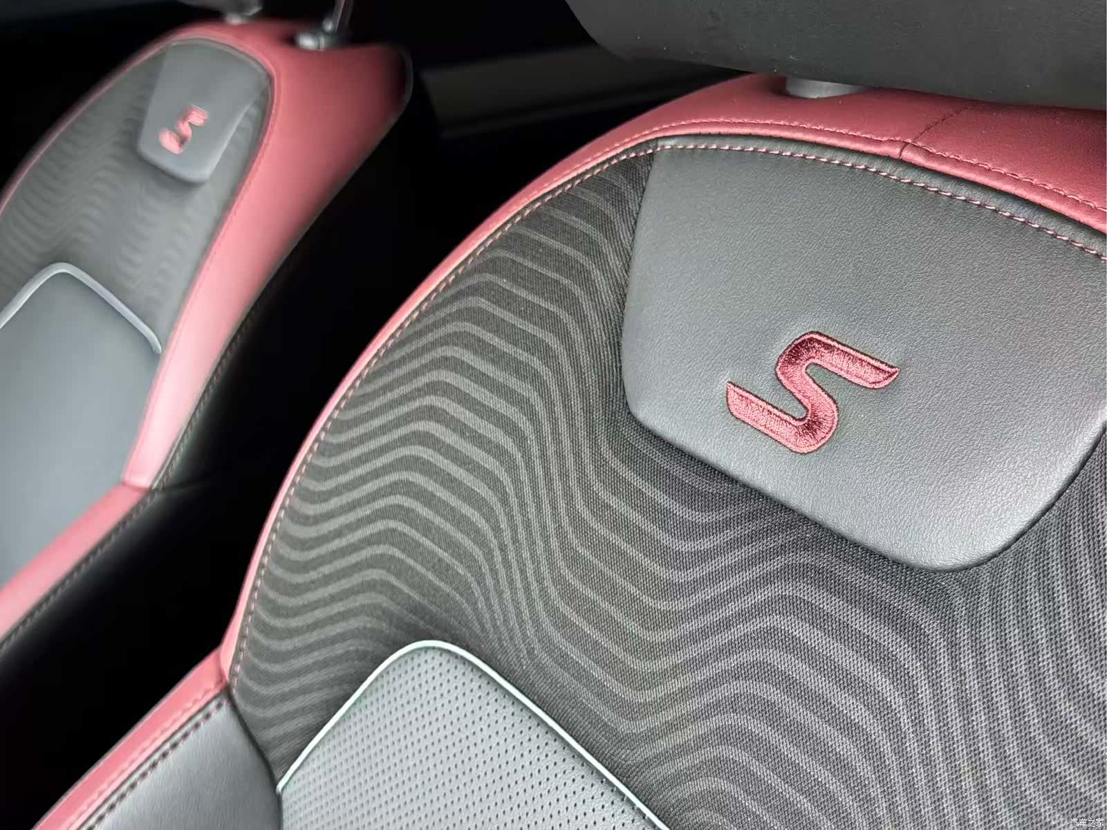 Geely Coolray, 2022 10