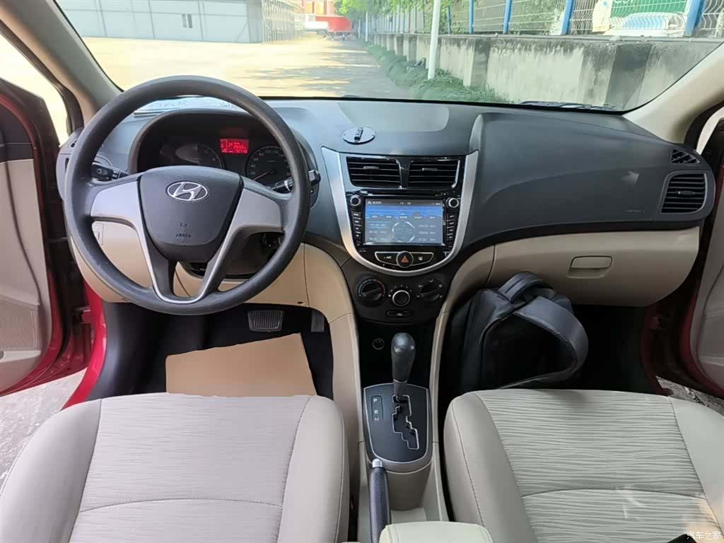 Hyundai GLS, 2015 10