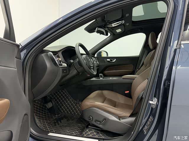 Volvo XC60, 2025 11