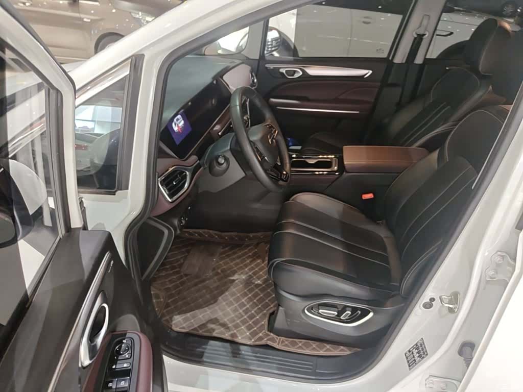 Trumpchi M6, 2025 16