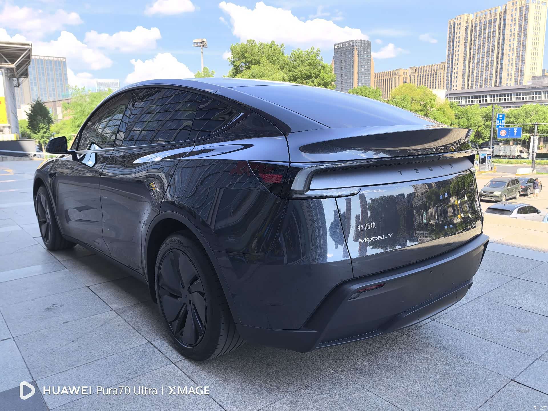 Tesla Model Y, 2025 4