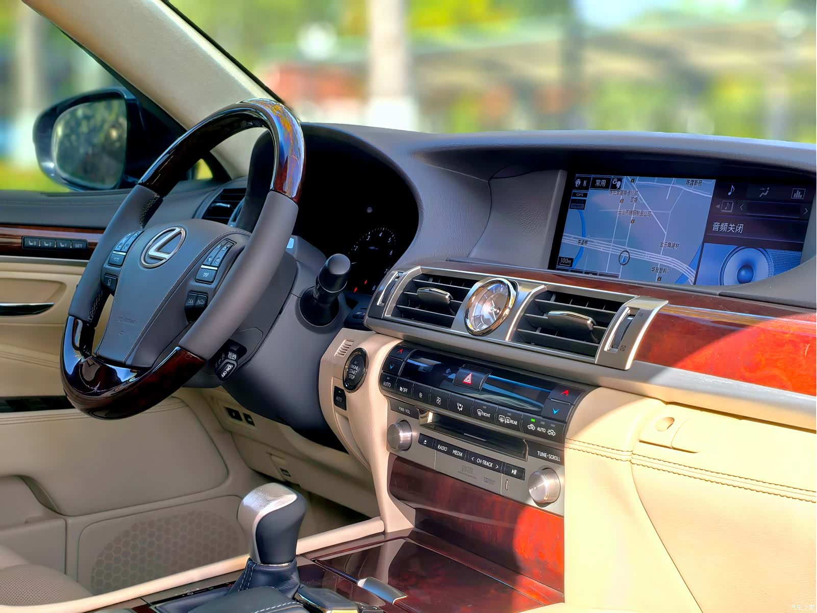 Lexus LS, 2015 17