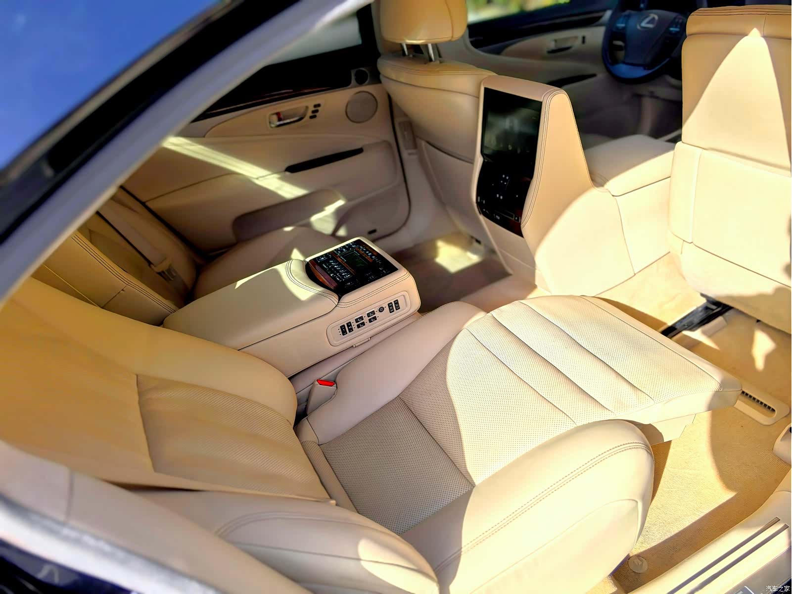 Lexus LS, 2015 15