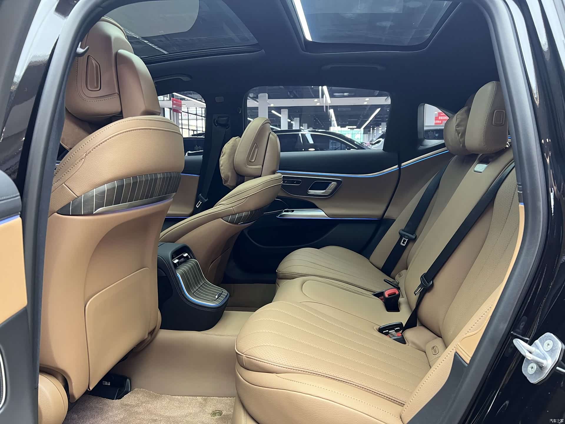 Mercedes-Benz E-Class, 2024 11