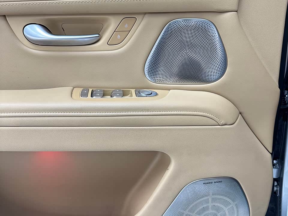 AITO Ask the world M7