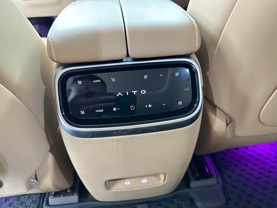 AITO Ask the world M7