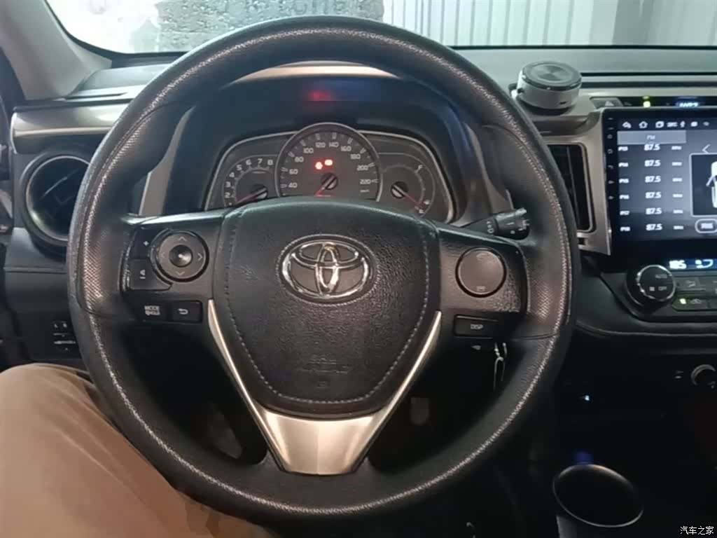 Toyota RAV4, 2016 11