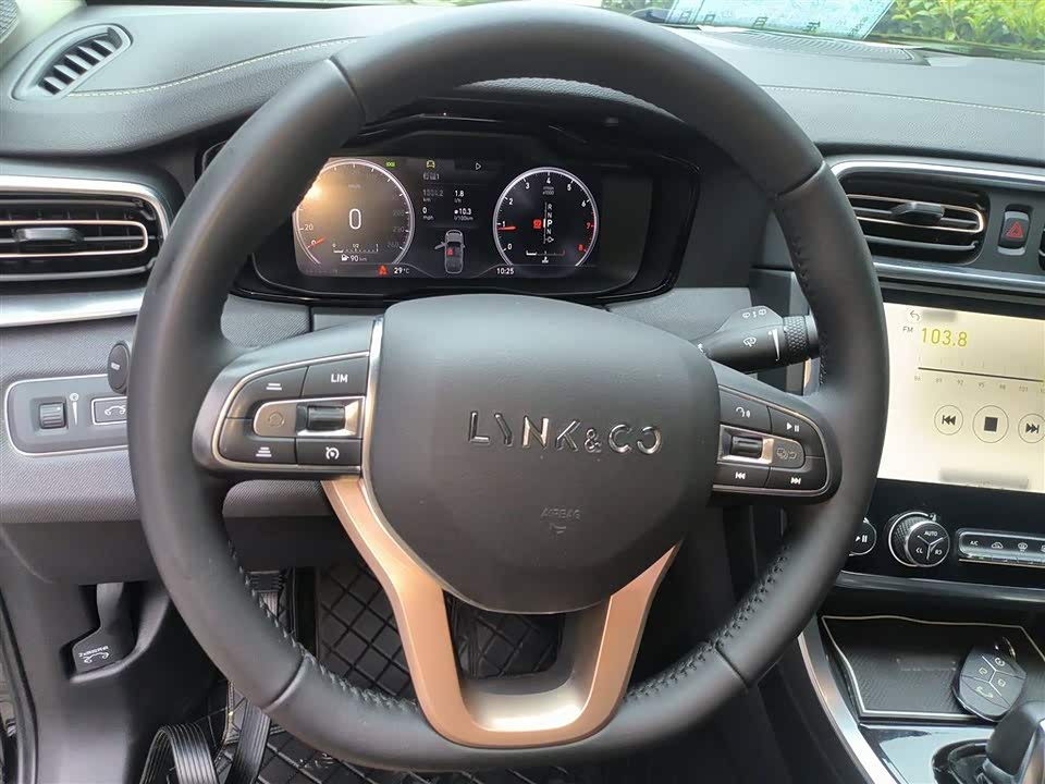 Lynk & Co 01
