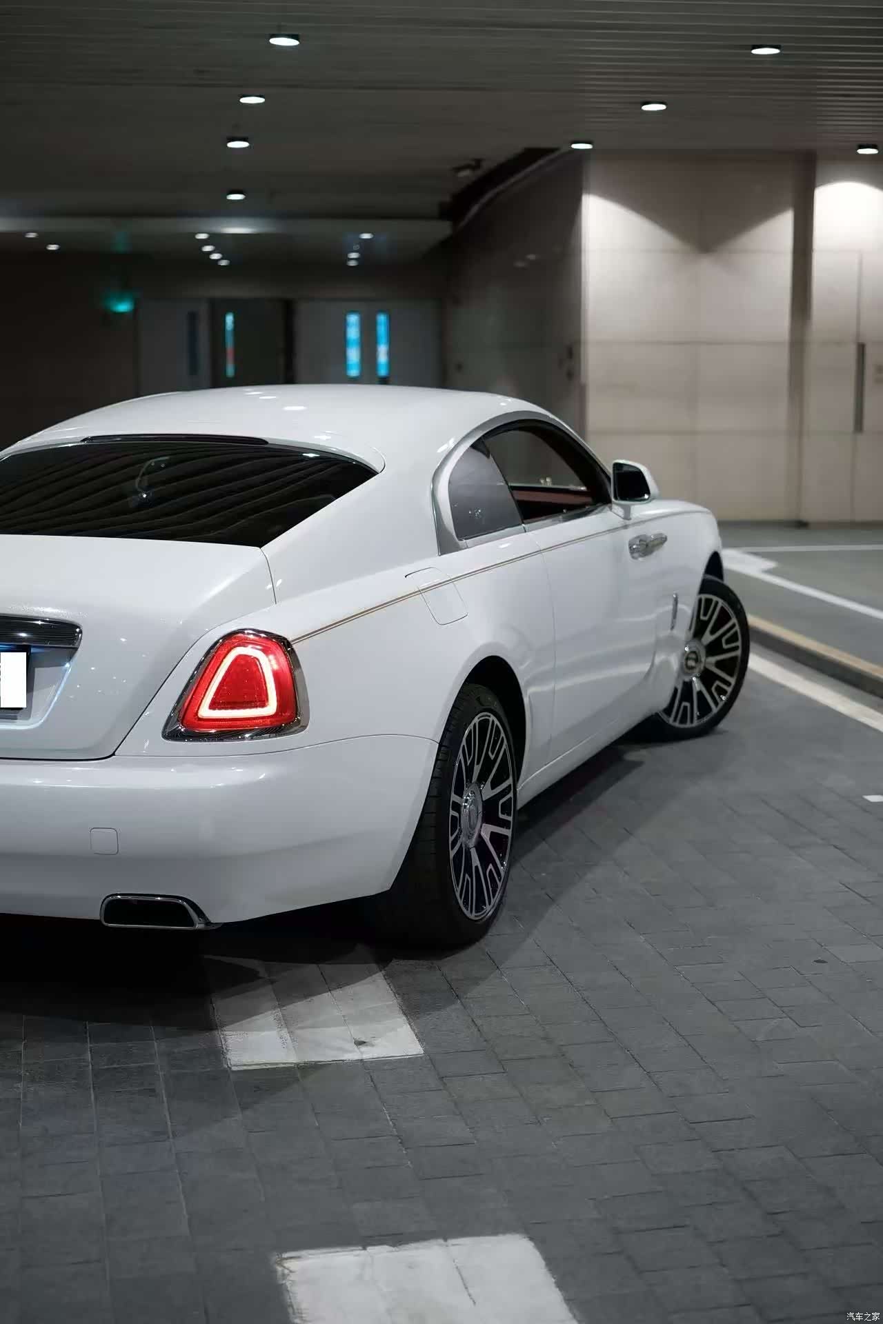 Rolls-Royce Wraith, 2018 13