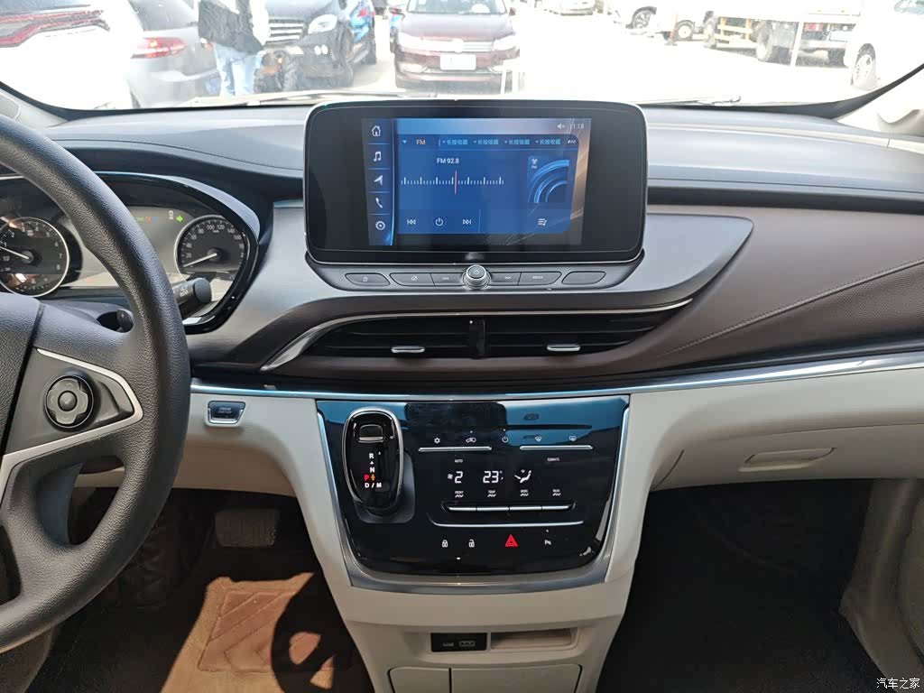 Buick GL8, 2020 9