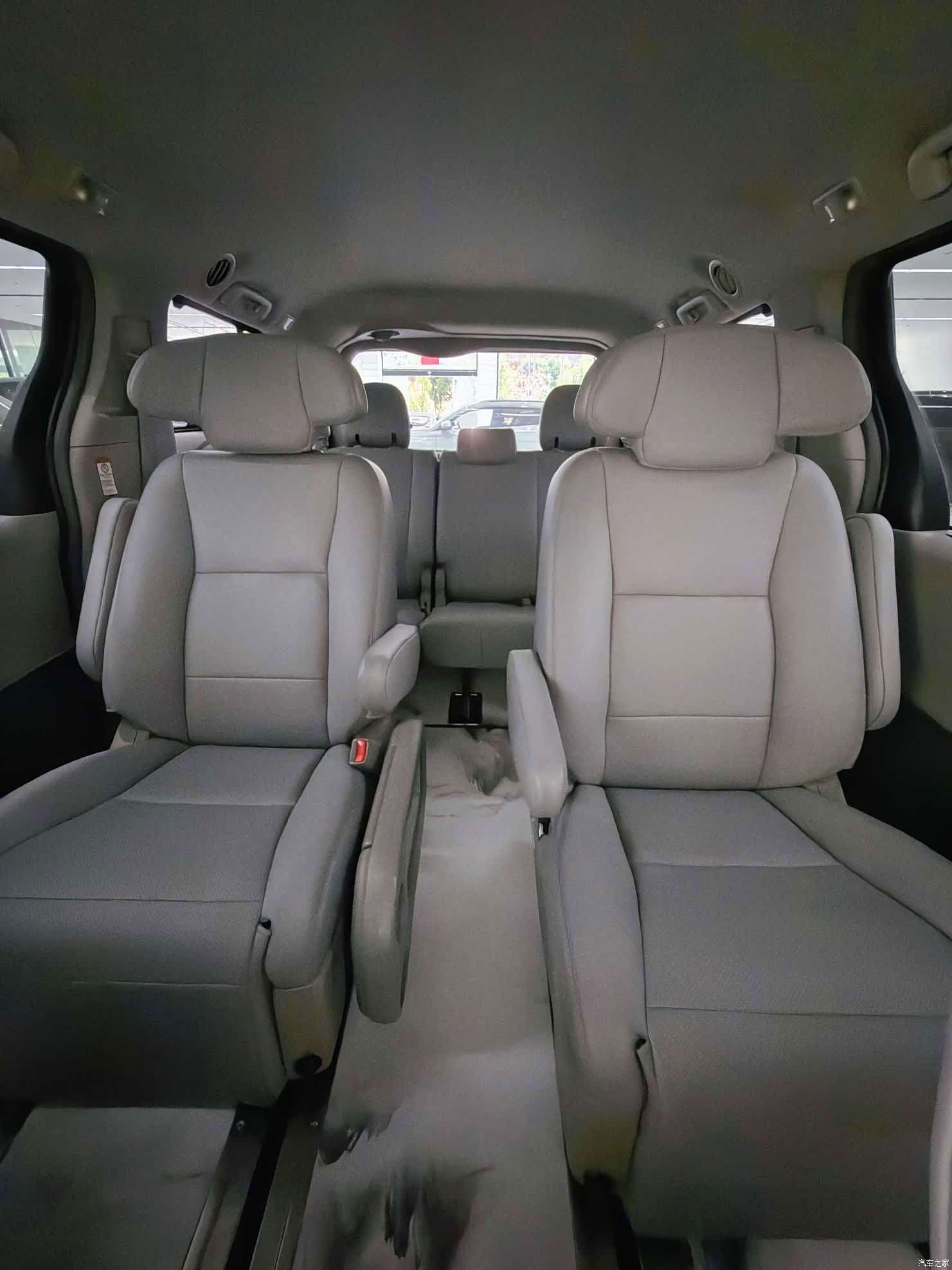 Toyota Sienna, 2017 3