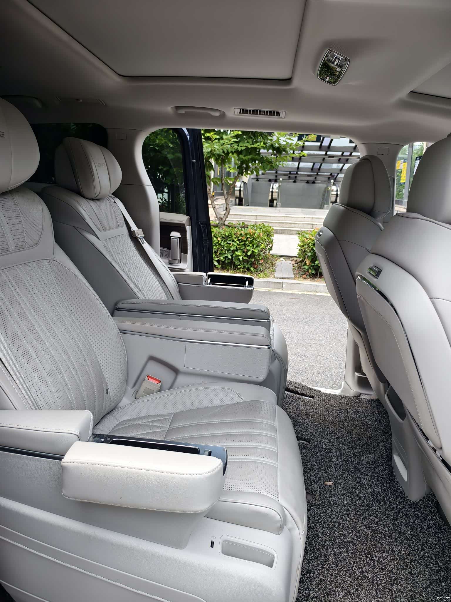 Roewe iMAX8, 2023 9
