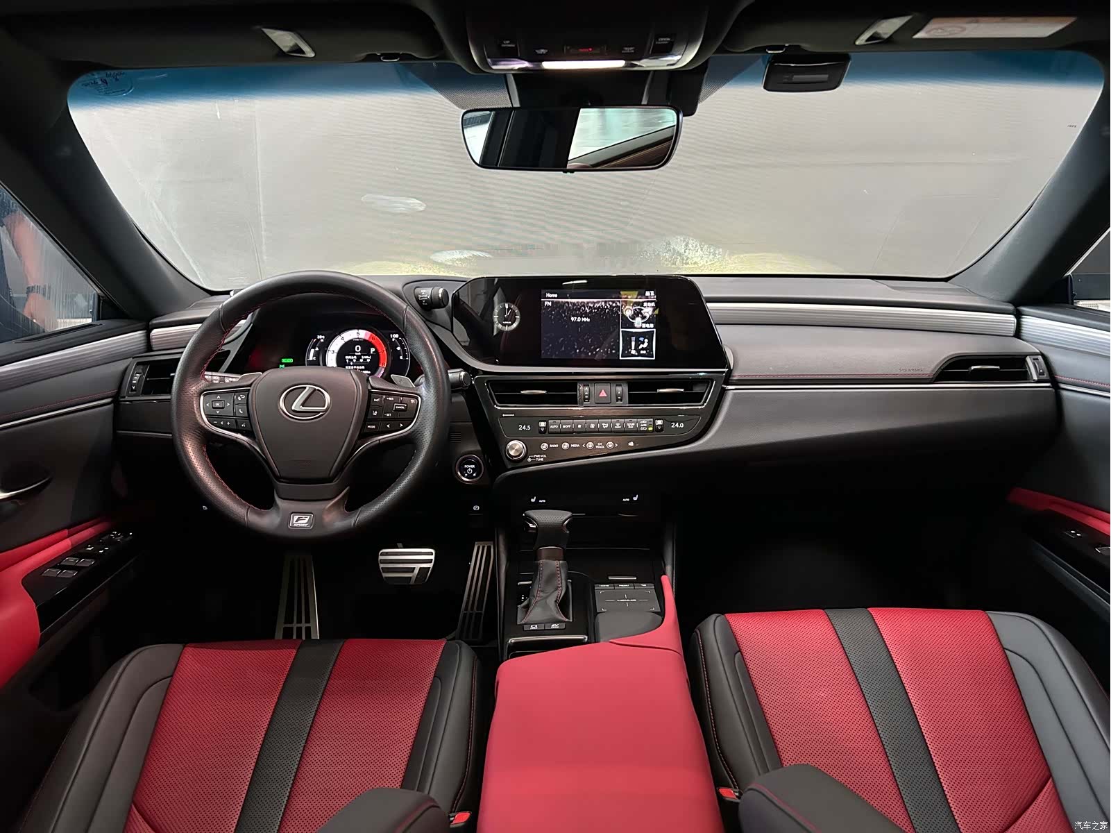 Lexus ES, 2022 все фото