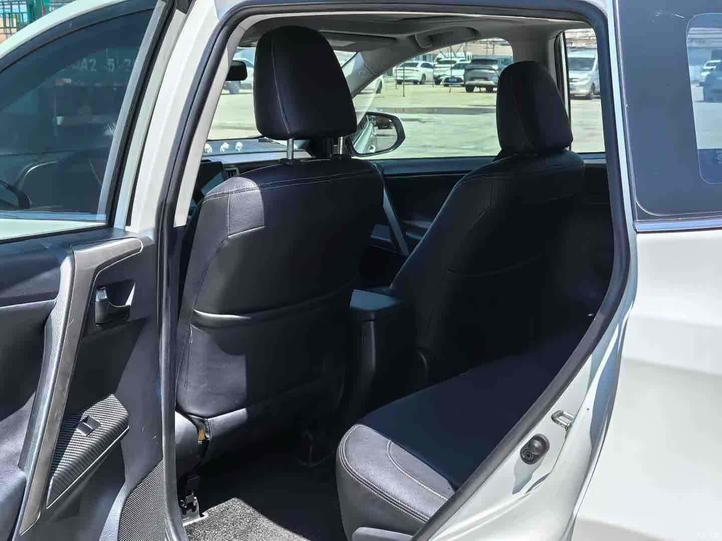 Toyota RAV4, 2015 6