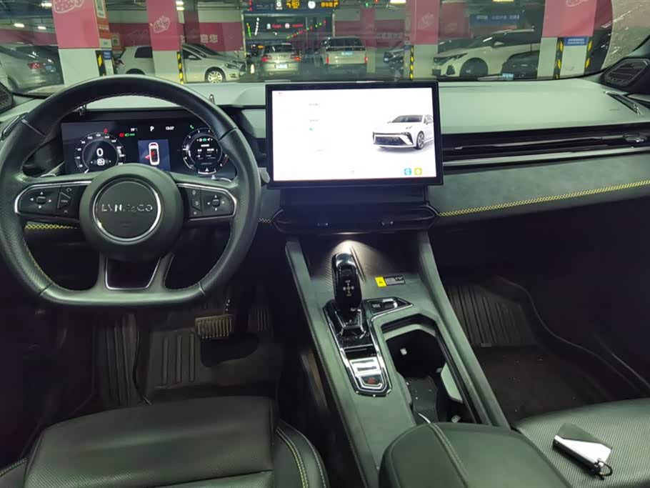 Lynk & Co 03