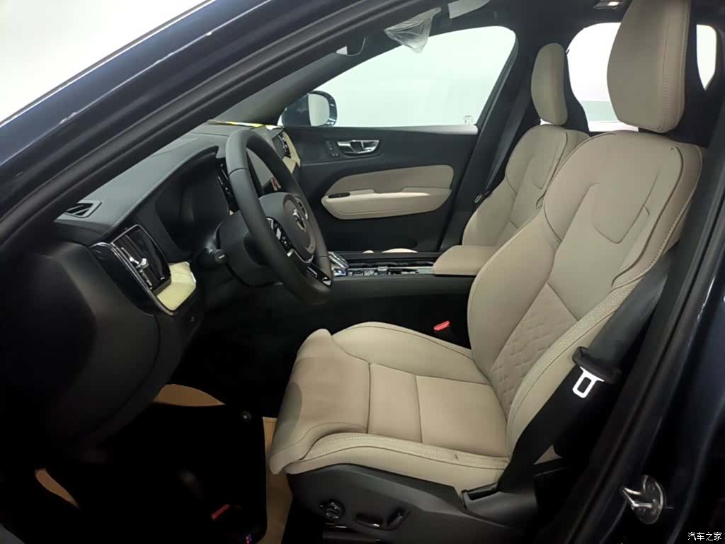 Volvo XC60, 2026 15