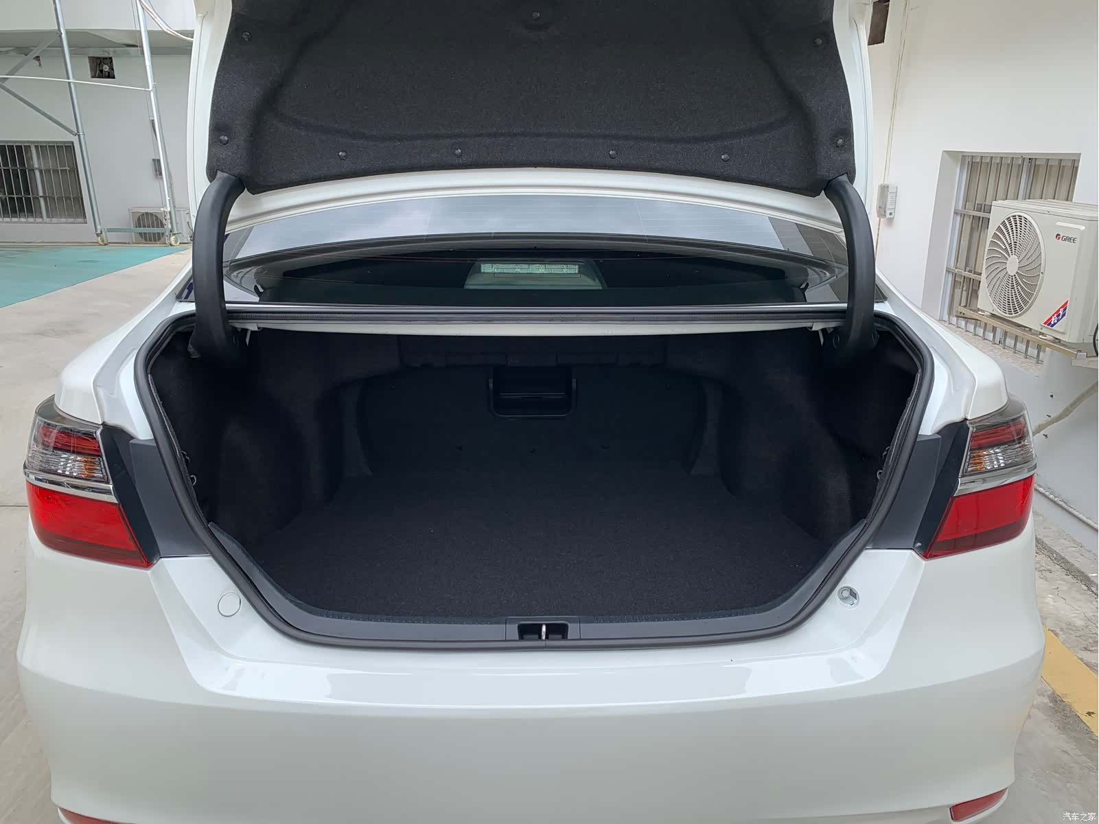 Toyota Camry, 2015 16