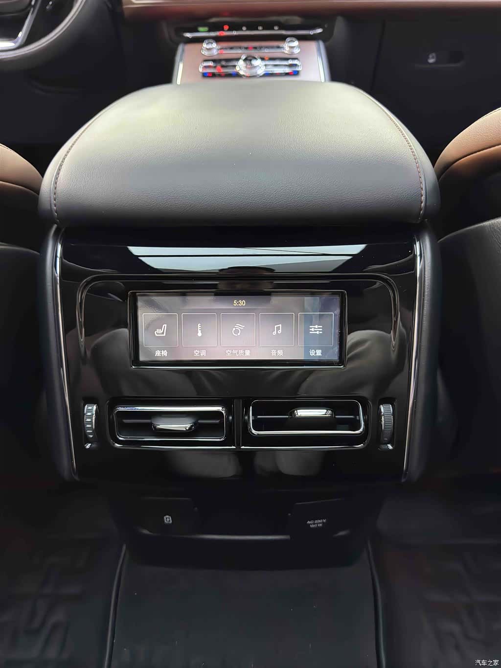 Lincoln Aviator, 2021 10