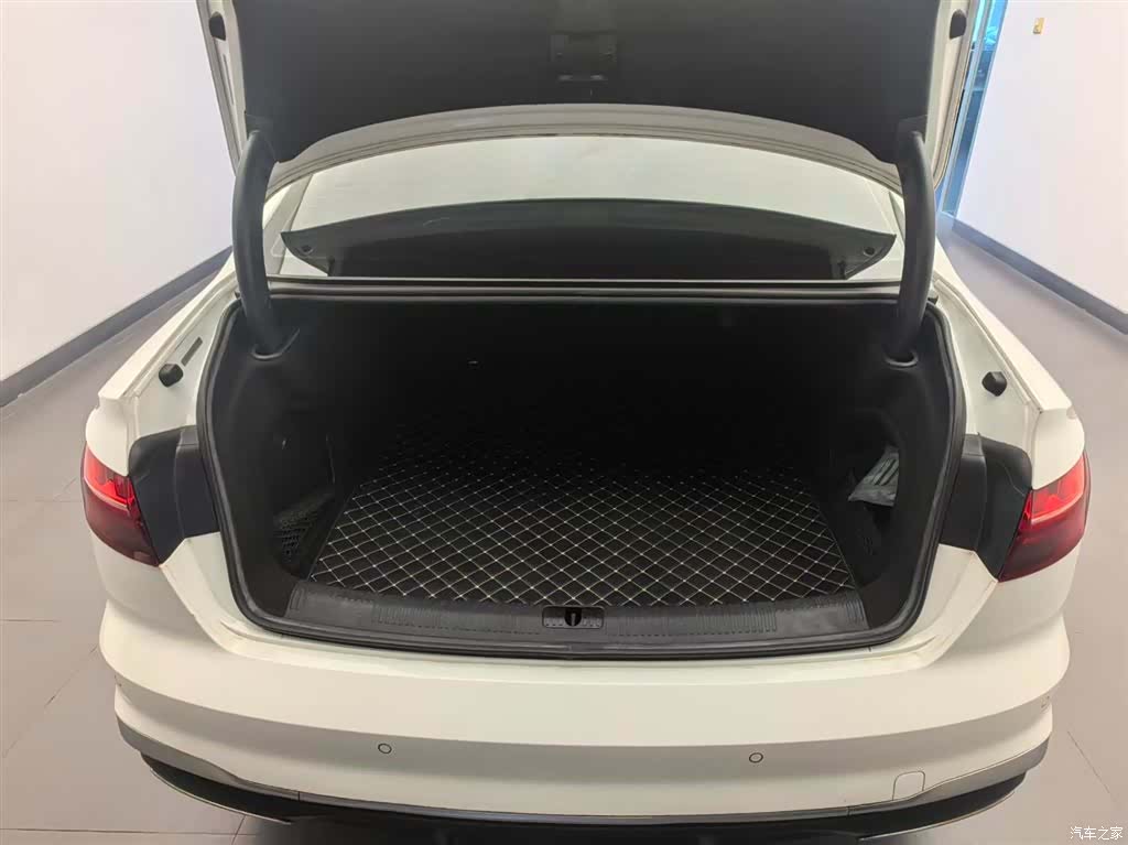 Audi A4L, 2021 13