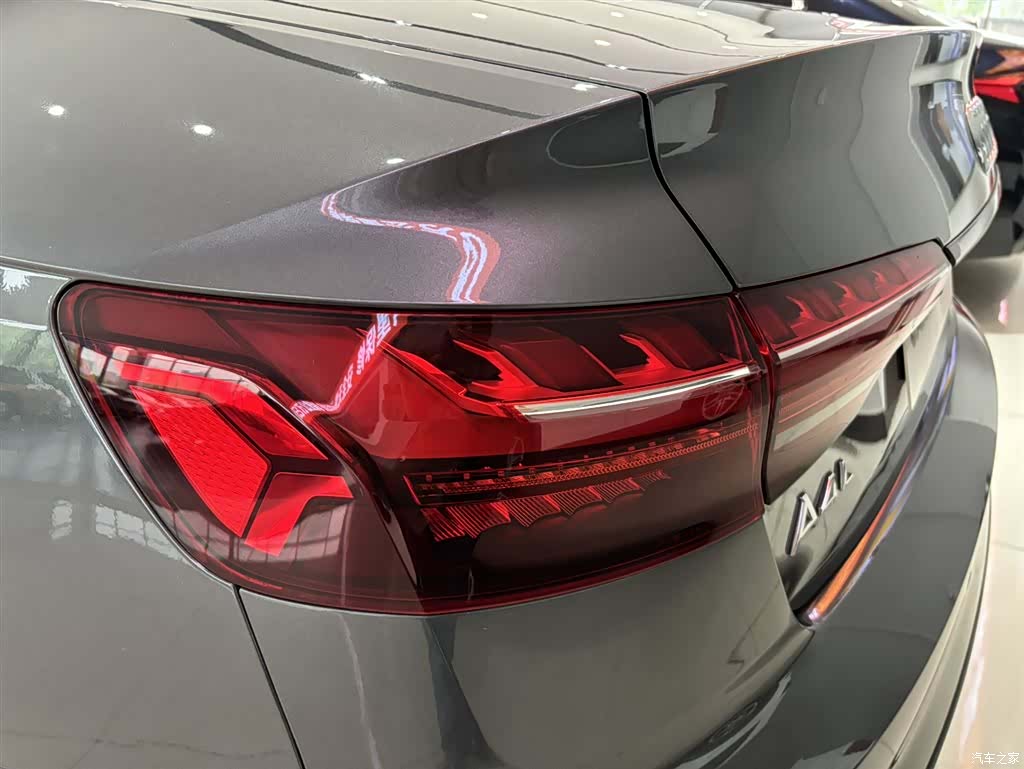 Audi A4L, 2022 9