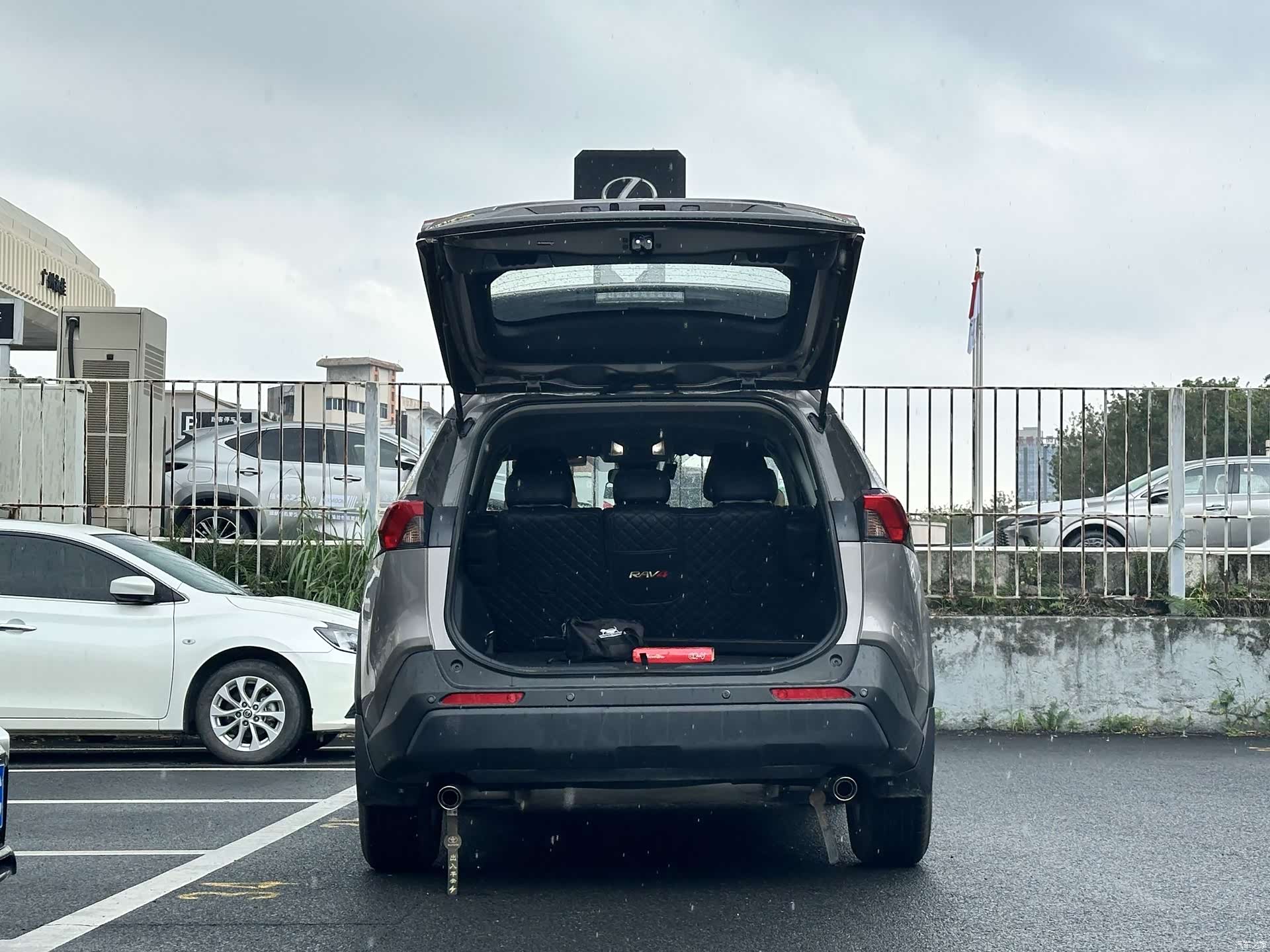 Toyota RAV4, 2024 4