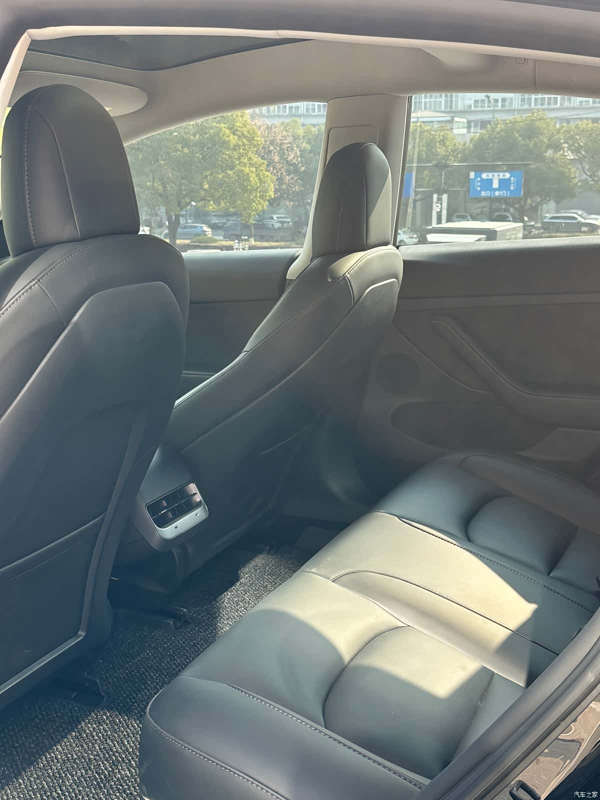 Tesla Model 3, 2023 4