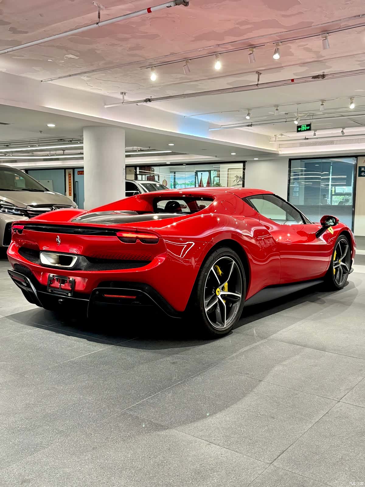Ferrari 296, 2024 7