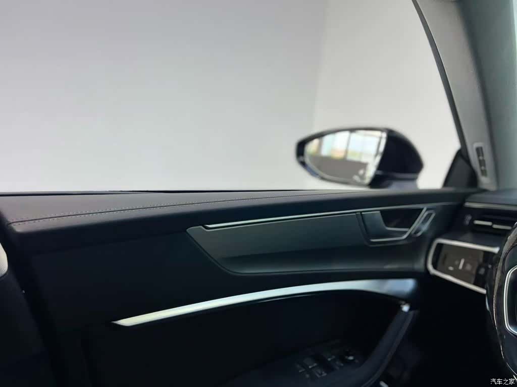 Audi A7L, 2025 12