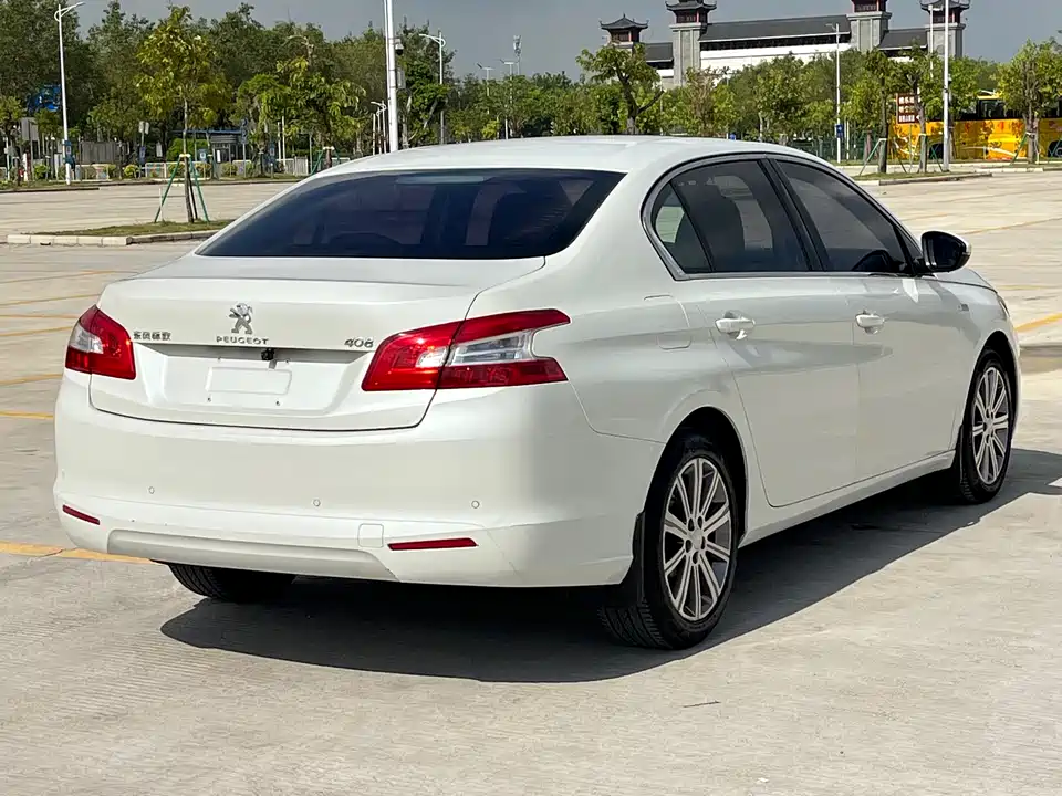 Peugeot 408