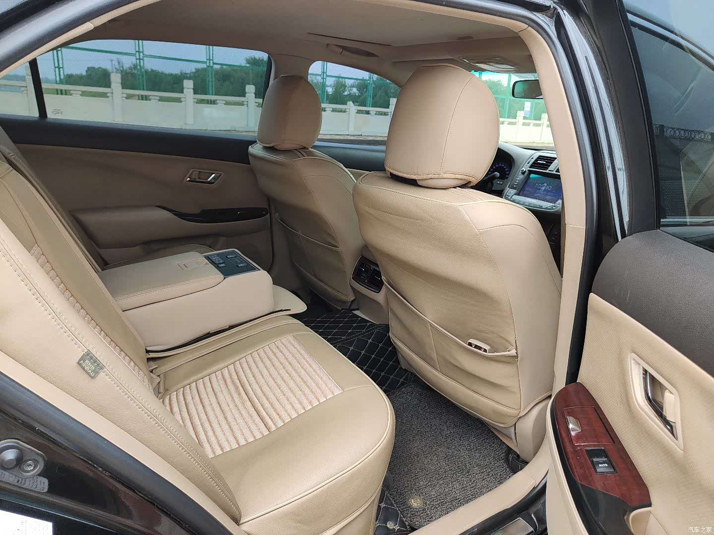 Toyota Crown, 2011 8