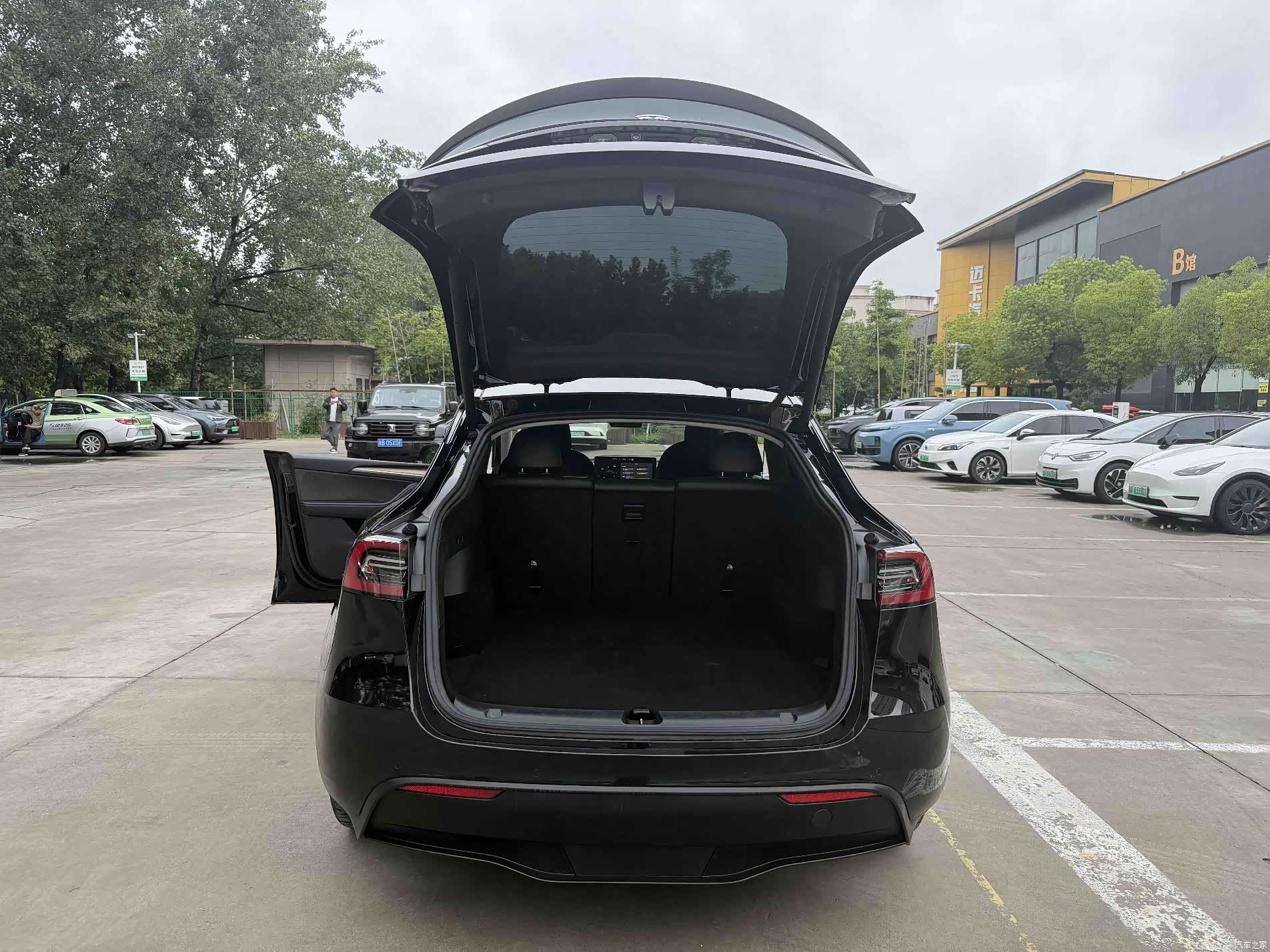 Tesla Model Y, 2021 12
